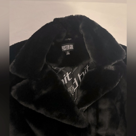 POSTER GIRL SPELL IT OUT FOR YOU FAUX FUR COAT - Picture 4 of 6